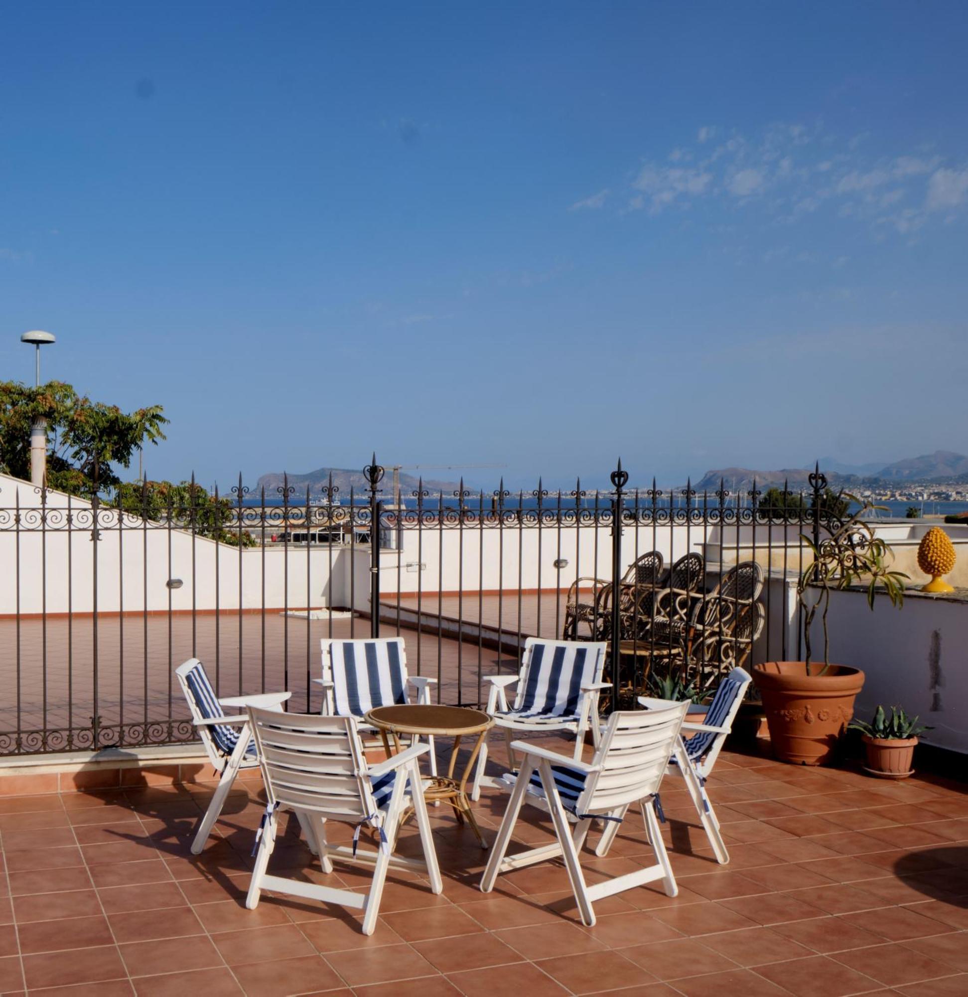 Ferienwohnung Attico Con Terrazza Sul Porto Palermo Exterior foto